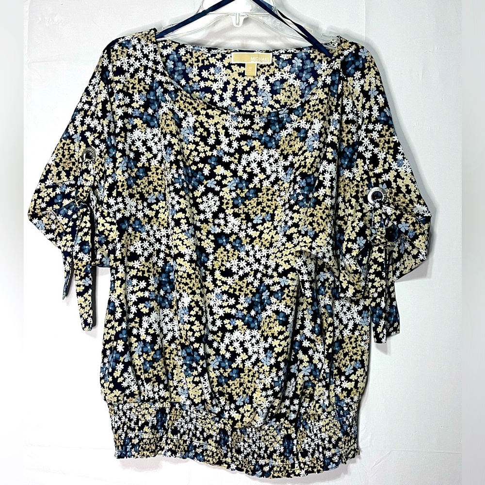 Michael Kors 1X blue floral short sleeve blouse. ( J)